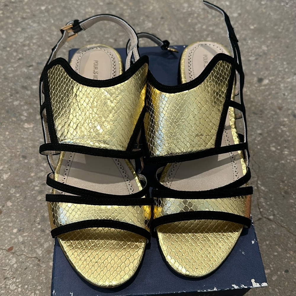 Pour La Victorie Gold Metallic Sandals - Size 10